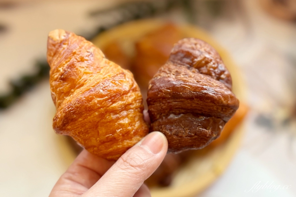 台中東區｜Johan麵包坊．台中LaLaport北館一樓，麵包也可以內用 @飛天璇的口袋