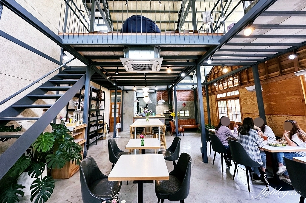 彰化北斗｜覓徑早午餐，隱身巷弄裡的早午餐，季節限定水果法式煎餅 @飛天璇的口袋