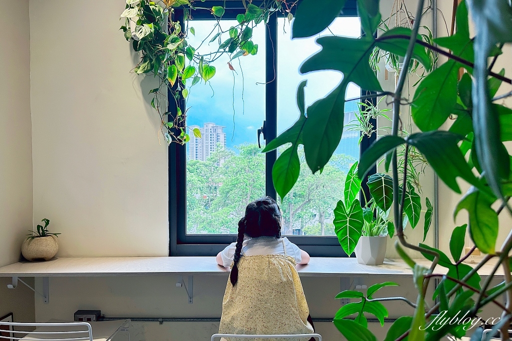 台中西屯｜UOTT屋頂上的大叔，隱身教師新村公寓5樓，台中預約制甜點店 @飛天璇的口袋