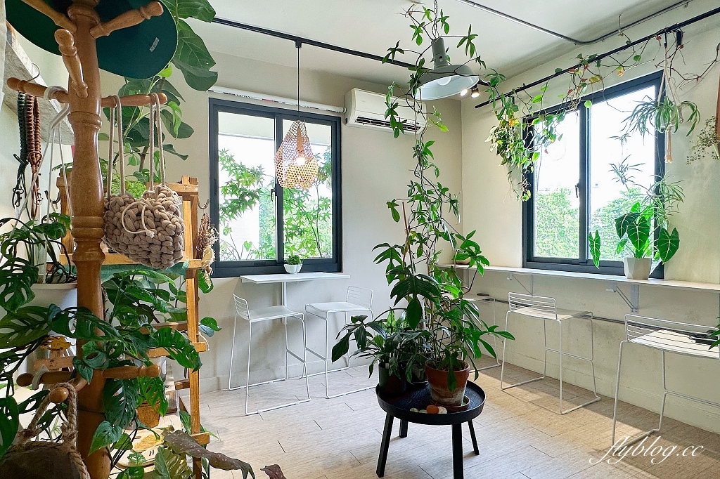 台中西屯｜UOTT屋頂上的大叔，隱身教師新村公寓5樓，台中預約制甜點店 @飛天璇的口袋