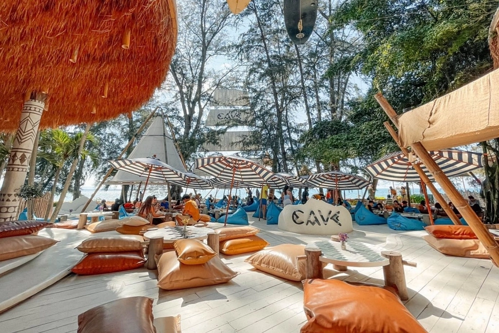 泰國芭達雅｜Cave Beach Club，坐擁中天海景第一排，芭達雅超美洞穴海灘餐廳 @飛天璇的口袋