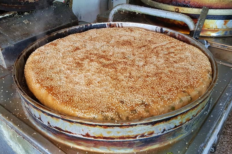 台中東區｜小寶河南蔥花大餅．自由路老字號蔥花大餅，充滿復古風的眷村美食 @飛天璇的口袋