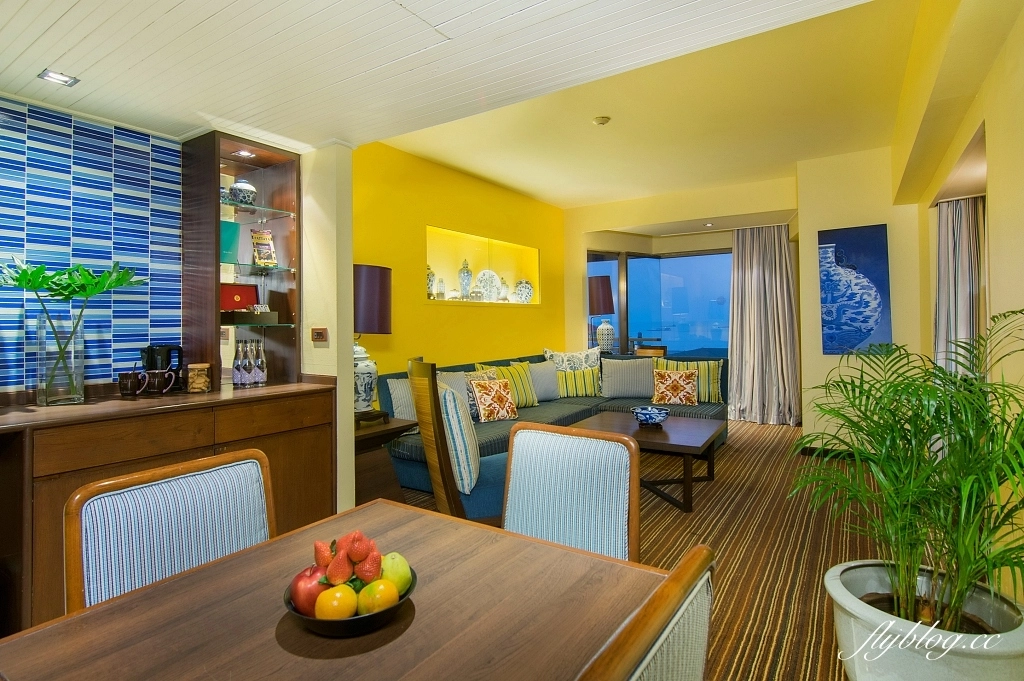 泰國芭達雅｜The Bayview Hotel Pattaya，飯店有三座游泳池，後方就是芭達雅沙灘 @飛天璇的口袋