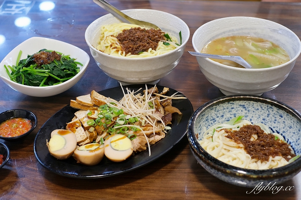 台中南屯｜竹仔腳麵食館，南屯老街40年老店，重新裝潢變得很文青 @飛天璇的口袋