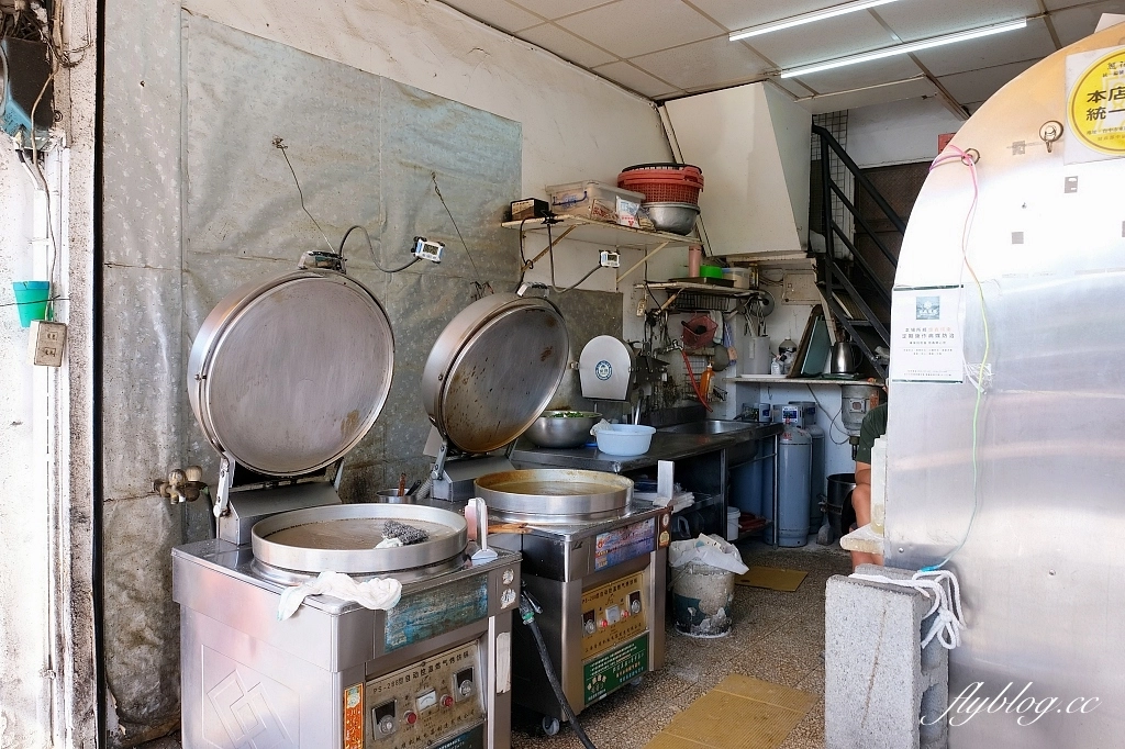 台中東區｜小寶河南蔥花大餅．自由路老字號蔥花大餅，充滿復古風的眷村美食 @飛天璇的口袋