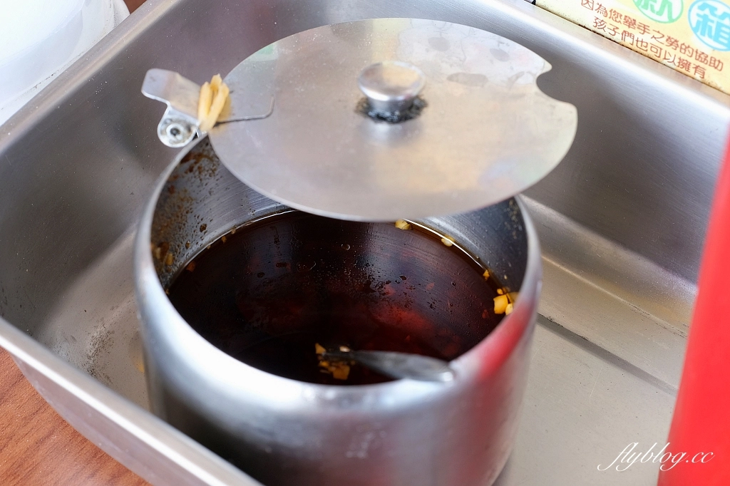 台中東區｜小寶河南蔥花大餅．自由路老字號蔥花大餅，充滿復古風的眷村美食 @飛天璇的口袋