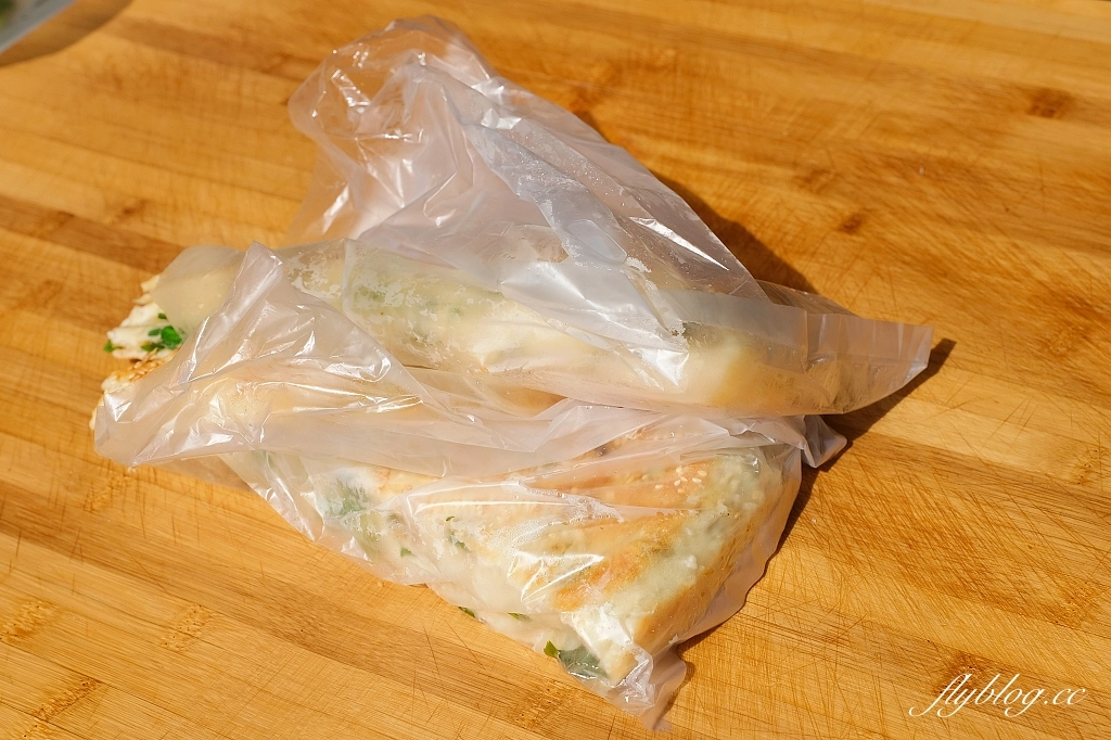 台中東區｜小寶河南蔥花大餅．自由路老字號蔥花大餅，充滿復古風的眷村美食 @飛天璇的口袋