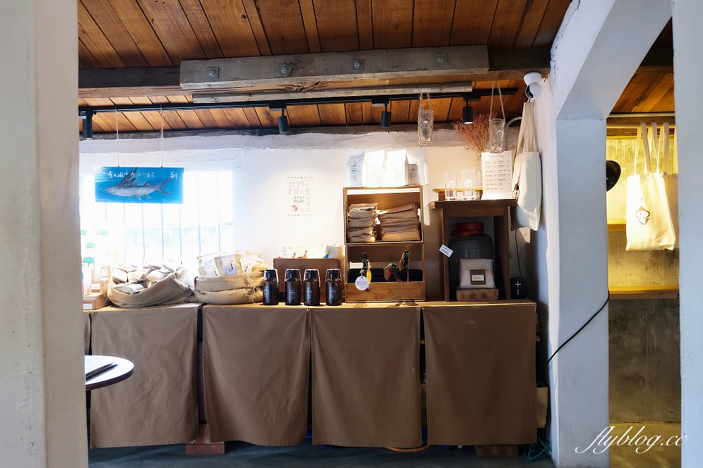 花蓮新城｜花蓮魚刺人雞蛋糕．七星潭漁村內白色老宅，雞蛋糕也可以很文青風 @飛天璇的口袋