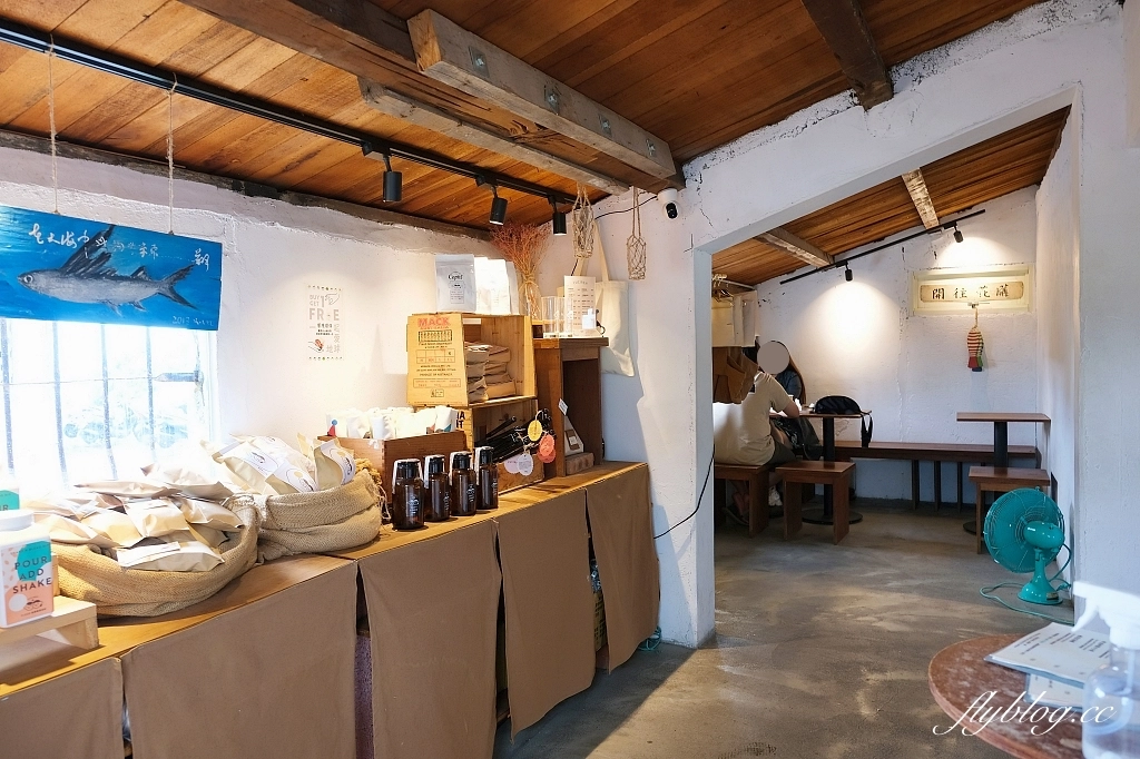 花蓮新城｜花蓮魚刺人雞蛋糕．七星潭漁村內白色老宅，雞蛋糕也可以很文青風 @飛天璇的口袋