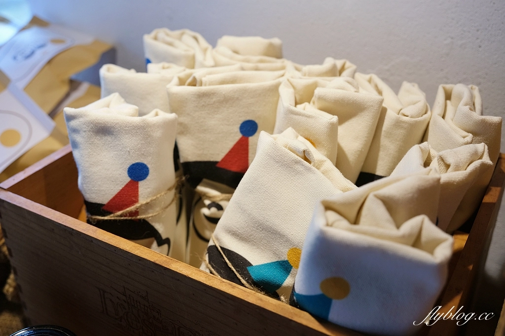 花蓮新城｜花蓮魚刺人雞蛋糕．七星潭漁村內白色老宅，雞蛋糕也可以很文青風 @飛天璇的口袋