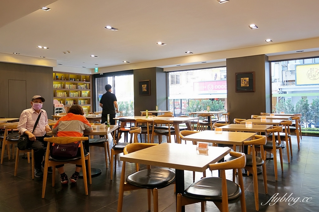 花蓮住宿｜捷絲旅花蓮中正館，以書為主題的親子飯店，附設圖書館、健身房和兒童遊戲區 @飛天璇的口袋