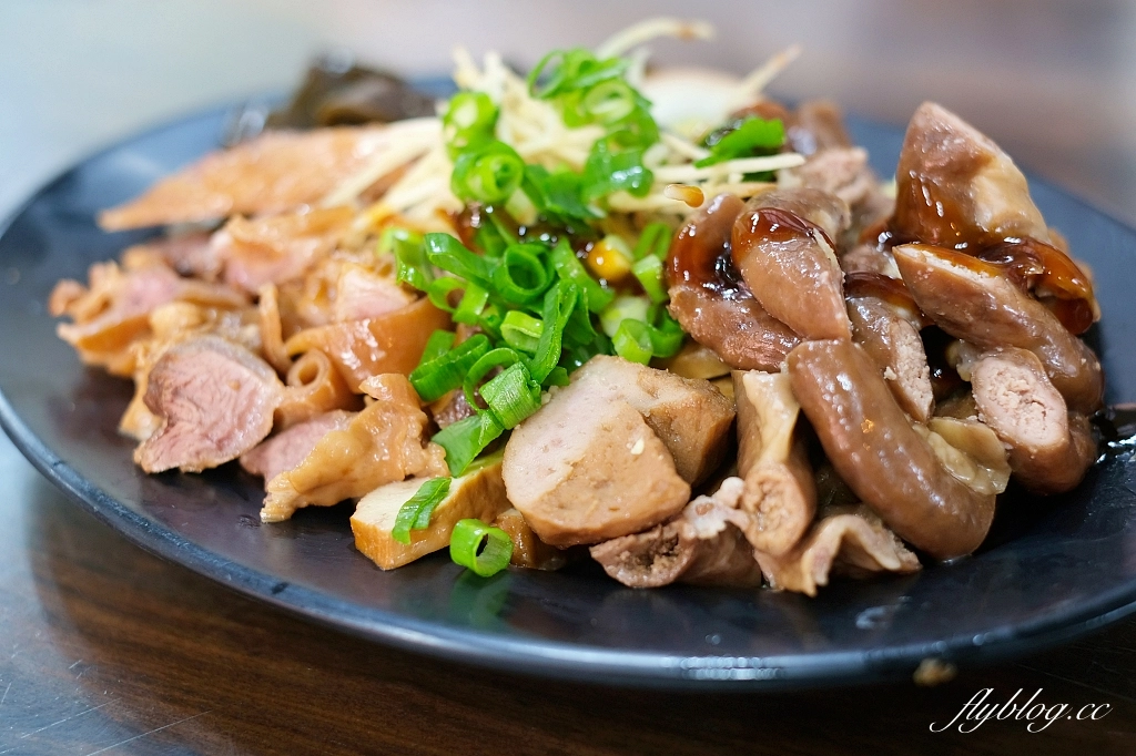 台中南屯｜竹仔腳麵食館，南屯老街40年老店，重新裝潢變得很文青 @飛天璇的口袋