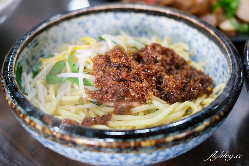 台中南屯｜竹仔腳麵食館，南屯老街40年老店，重新裝潢變得很文青 @飛天璇的口袋
