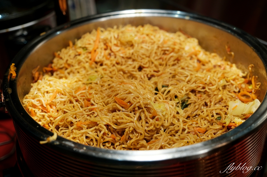 台中北屯｜築崎相撲鍋物，火鍋+蒙古烤肉吃到飽，開幕限定只要278元，超過40種百匯食材無限取用 @飛天璇的口袋