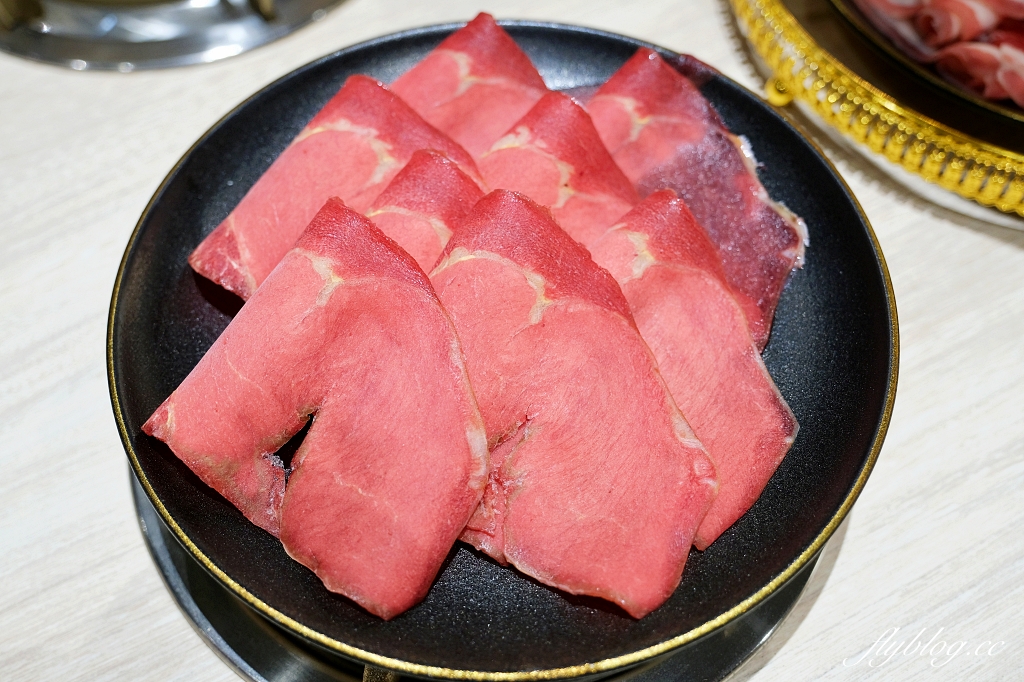 台中北屯｜築崎相撲鍋物，火鍋+蒙古烤肉吃到飽，開幕限定只要278元，超過40種百匯食材無限取用 @飛天璇的口袋