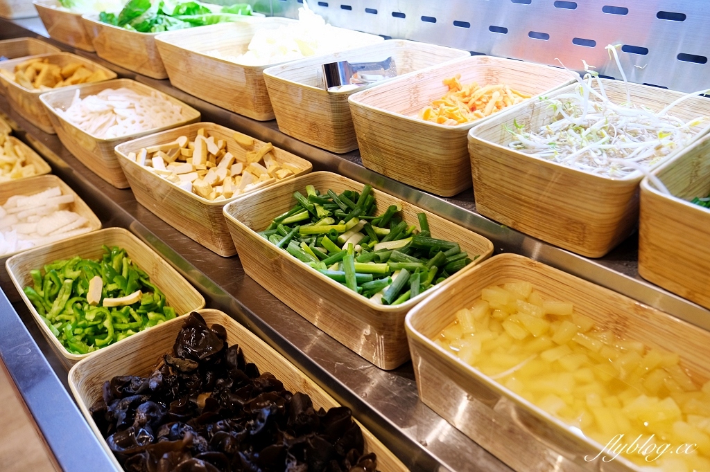 台中北屯｜築崎相撲鍋物，火鍋+蒙古烤肉吃到飽，開幕限定只要278元，超過40種百匯食材無限取用 @飛天璇的口袋