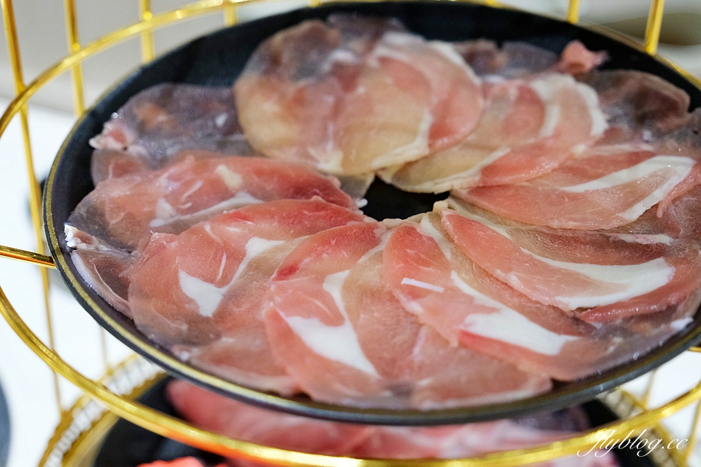 台中北屯｜築崎相撲鍋物，火鍋+蒙古烤肉吃到飽，開幕限定只要278元，超過40種百匯食材無限取用 @飛天璇的口袋