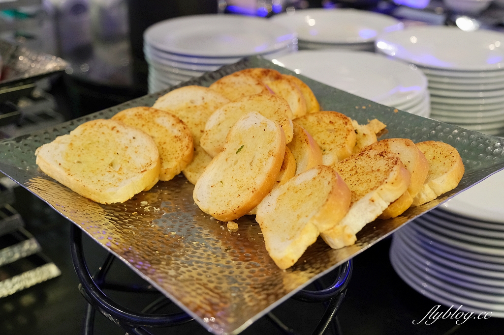 泰國曼谷｜昭披耶河公主號，曼谷最chill的觀光客行程，浪漫至極的遊河百匯晚餐 @飛天璇的口袋