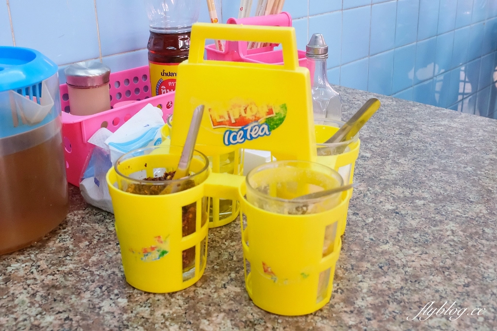 泰國曼谷｜榮泰米粉湯(重)，連續多年米其林必比登推介，曼谷街頭必吃50年的米粉湯 @飛天璇的口袋