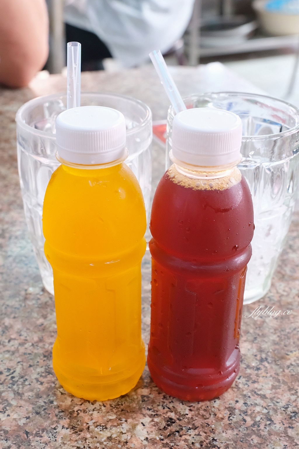 泰國曼谷｜榮泰米粉湯(重)，連續多年米其林必比登推介，曼谷街頭必吃50年的米粉湯 @飛天璇的口袋