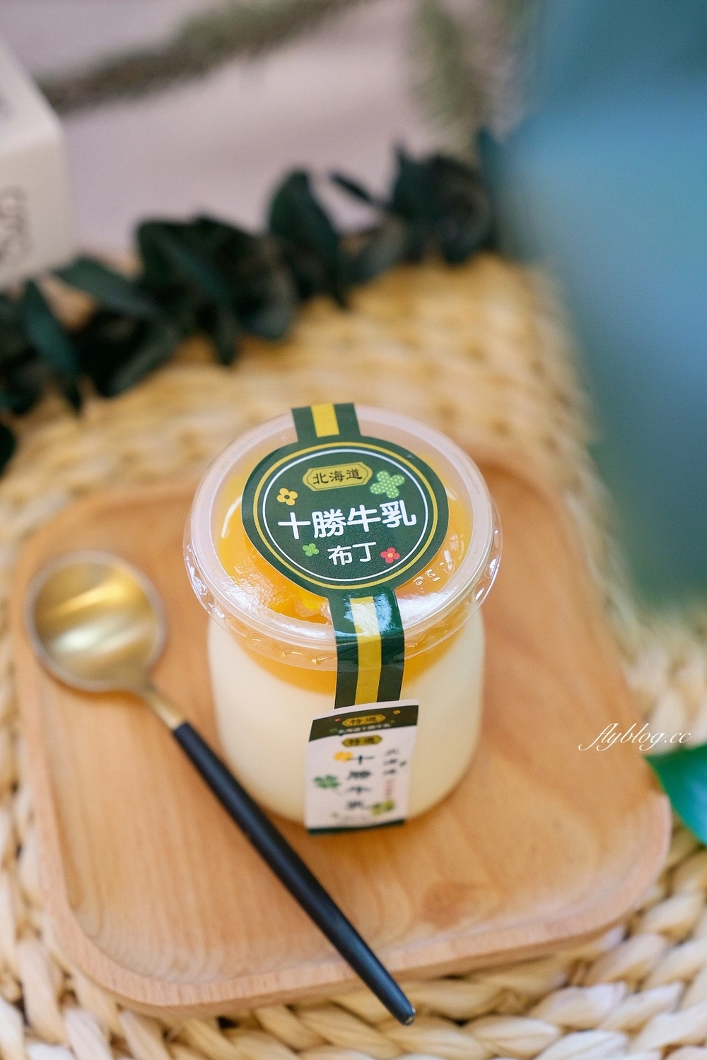 台中北屯|吉爾斯麵包.網友推薦必吃的台中蛋黃酥,使用紅土鹹鴨蛋還有核桃內餡 @飛天璇的口袋 台中北屯|吉爾斯麵包.網友推薦必吃的台中蛋黃酥,使用紅土鹹鴨蛋還有核桃內餡 @飛天璇的口袋