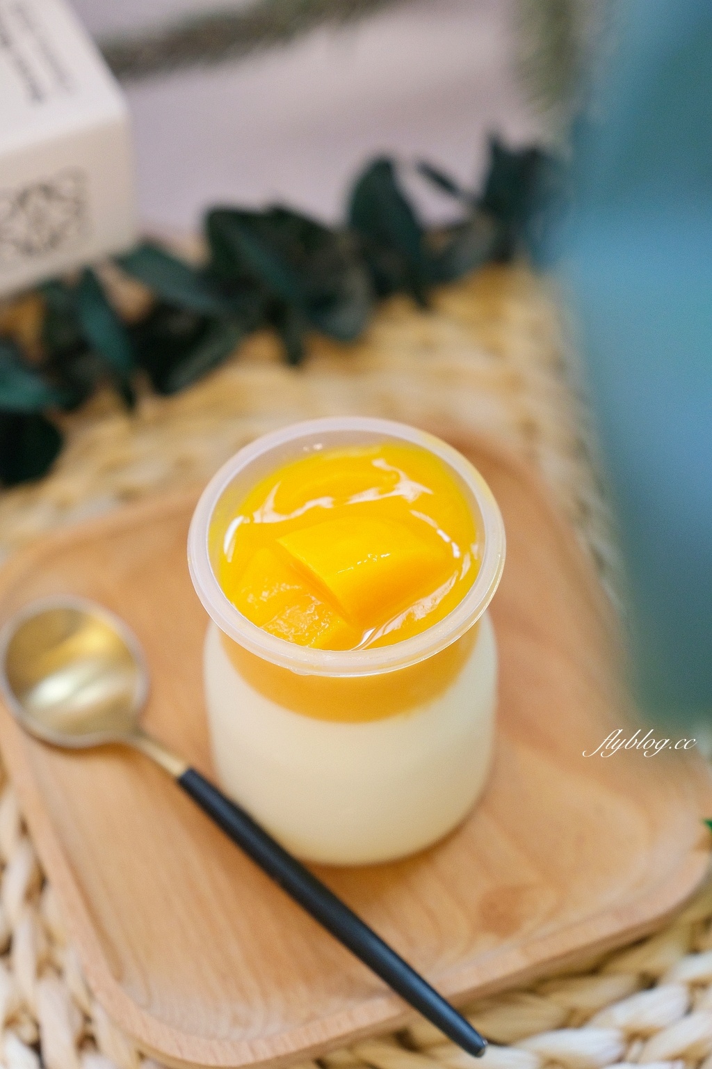 台中北屯｜吉爾斯麵包．網友推薦必吃的台中蛋黃酥，使用紅土鹹鴨蛋還有核桃內餡 @飛天璇的口袋