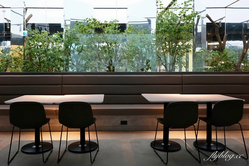 台中南屯｜貳樓秀泰文心店．未來城市森林風格造景，台中文心秀泰一樓早午餐 @飛天璇的口袋
