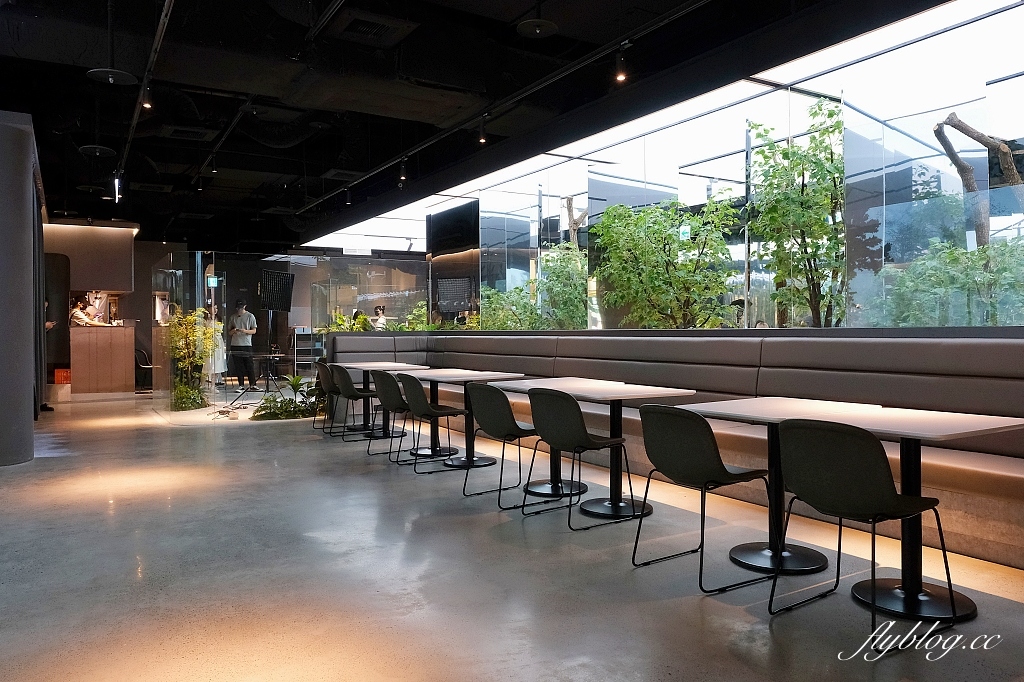 台中南屯｜貳樓秀泰文心店．未來城市森林風格造景，台中文心秀泰一樓早午餐 @飛天璇的口袋