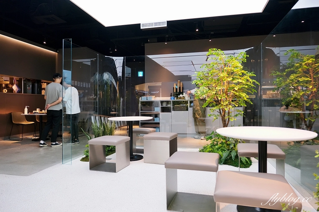 台中南屯｜貳樓秀泰文心店．未來城市森林風格造景，台中文心秀泰一樓早午餐 @飛天璇的口袋