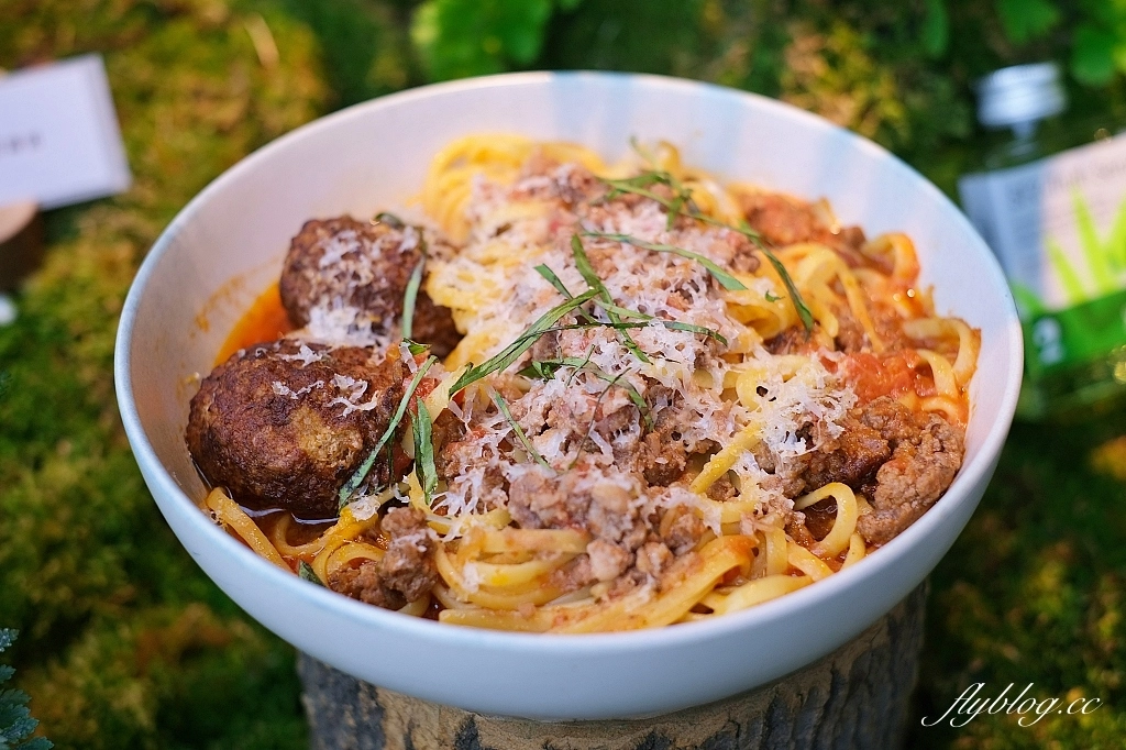 台中南屯｜貳樓秀泰文心店．未來城市森林風格造景，台中文心秀泰一樓早午餐 @飛天璇的口袋