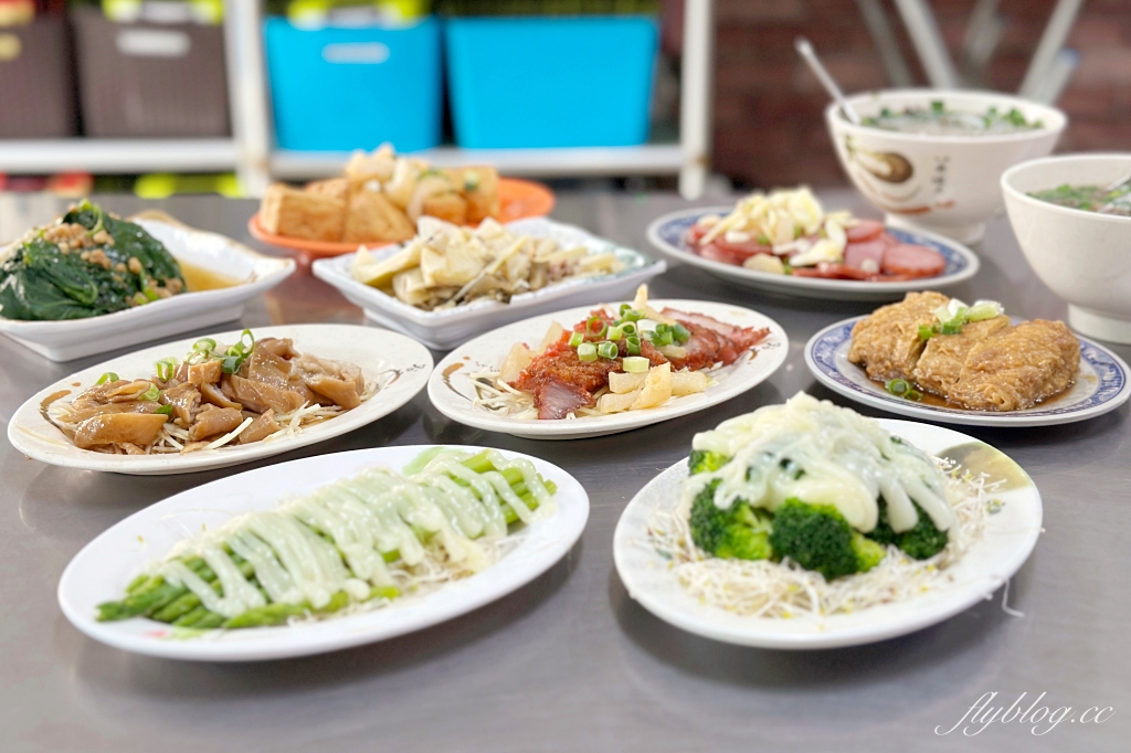 台中南屯｜三重埔米粉湯．下午時段不休息，小菜選擇性多 @飛天璇的口袋