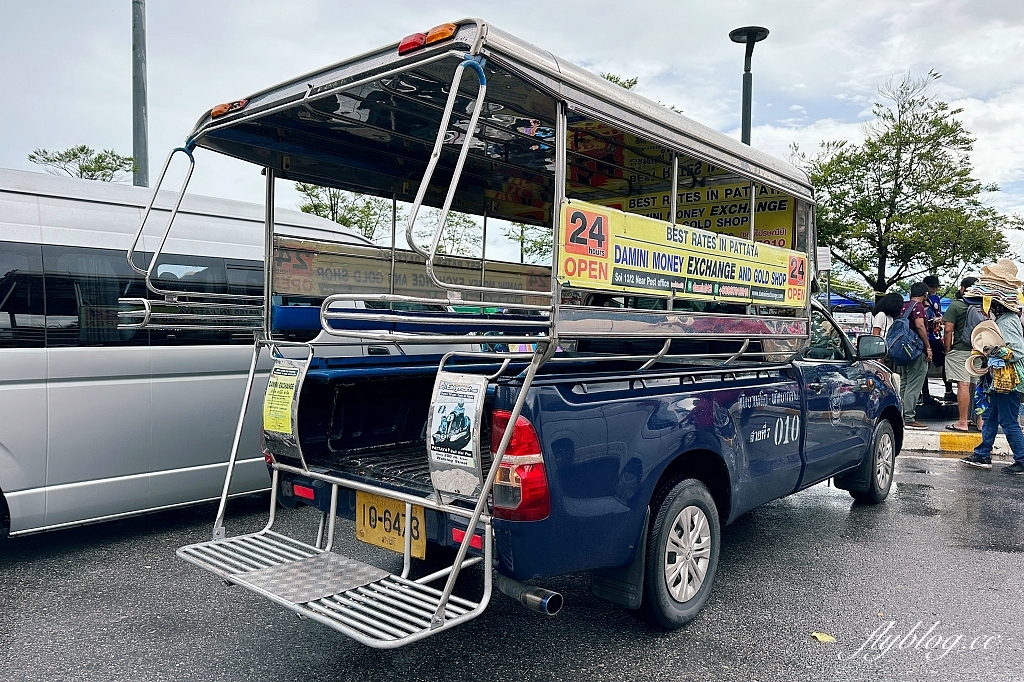 泰國芭達雅｜珊瑚島一日遊，格蘭島水上活動(拖曳傘、香蕉船、水上摩拖車)，空拍照片當天就可以拿 @飛天璇的口袋