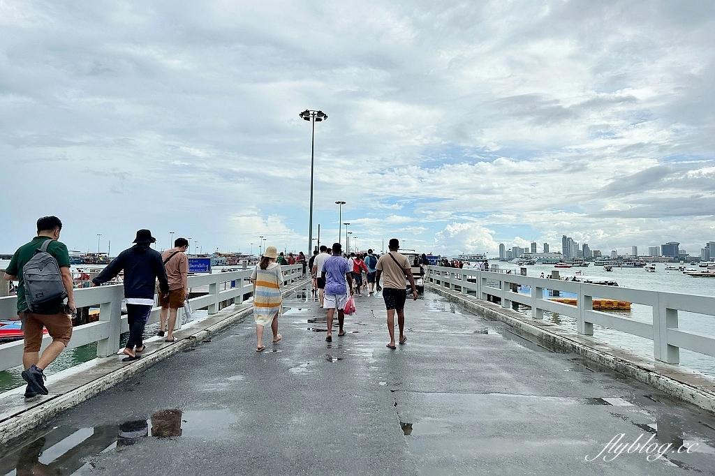 泰國芭達雅｜珊瑚島一日遊，格蘭島水上活動(拖曳傘、香蕉船、水上摩拖車)，空拍照片當天就可以拿 @飛天璇的口袋