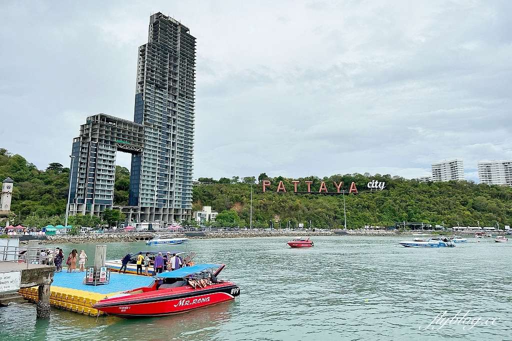 泰國芭達雅｜珊瑚島一日遊，格蘭島水上活動(拖曳傘、香蕉船、水上摩拖車)，空拍照片當天就可以拿 @飛天璇的口袋