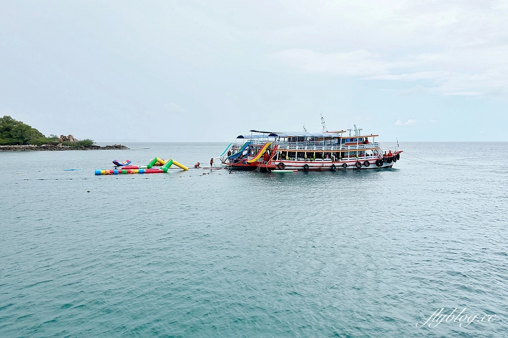 泰國芭達雅｜珊瑚島一日遊，格蘭島水上活動(拖曳傘、香蕉船、水上摩拖車)，空拍照片當天就可以拿 @飛天璇的口袋