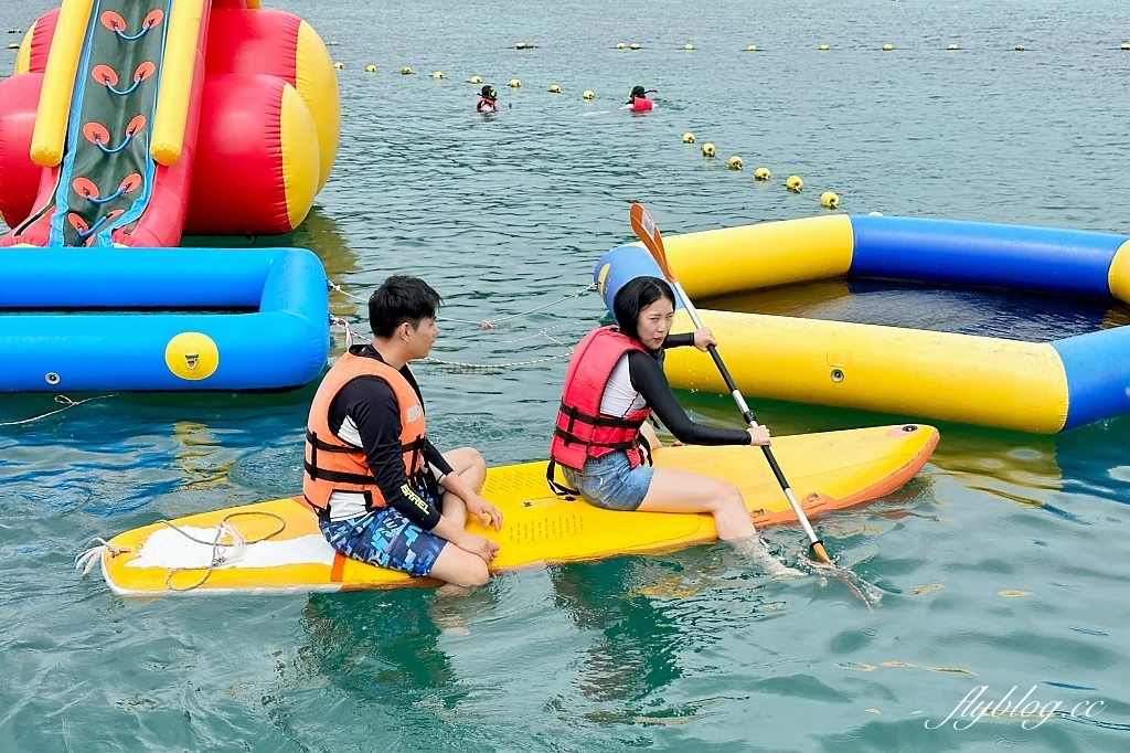 泰國芭達雅｜珊瑚島一日遊，格蘭島水上活動(拖曳傘、香蕉船、水上摩拖車)，空拍照片當天就可以拿 @飛天璇的口袋