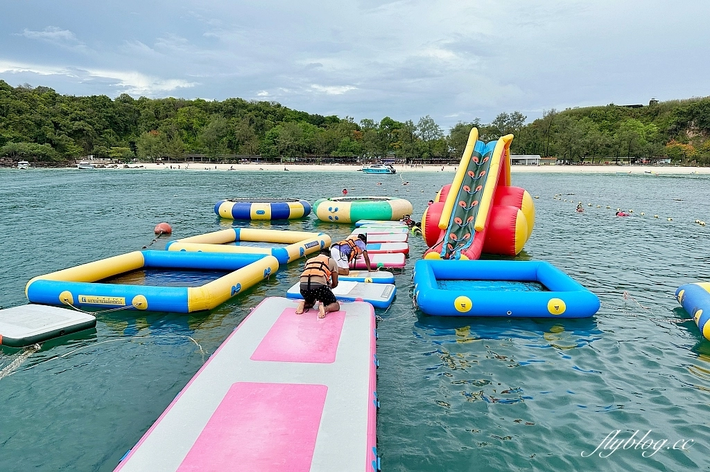 泰國芭達雅｜珊瑚島一日遊，格蘭島水上活動(拖曳傘、香蕉船、水上摩拖車)，空拍照片當天就可以拿 @飛天璇的口袋