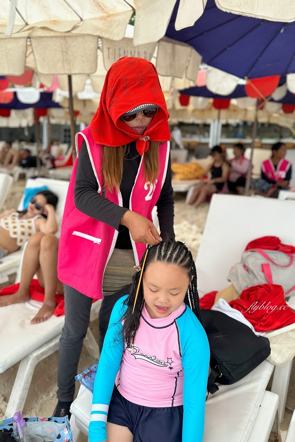 泰國芭達雅｜珊瑚島一日遊，格蘭島水上活動(拖曳傘、香蕉船、水上摩拖車)，空拍照片當天就可以拿 @飛天璇的口袋