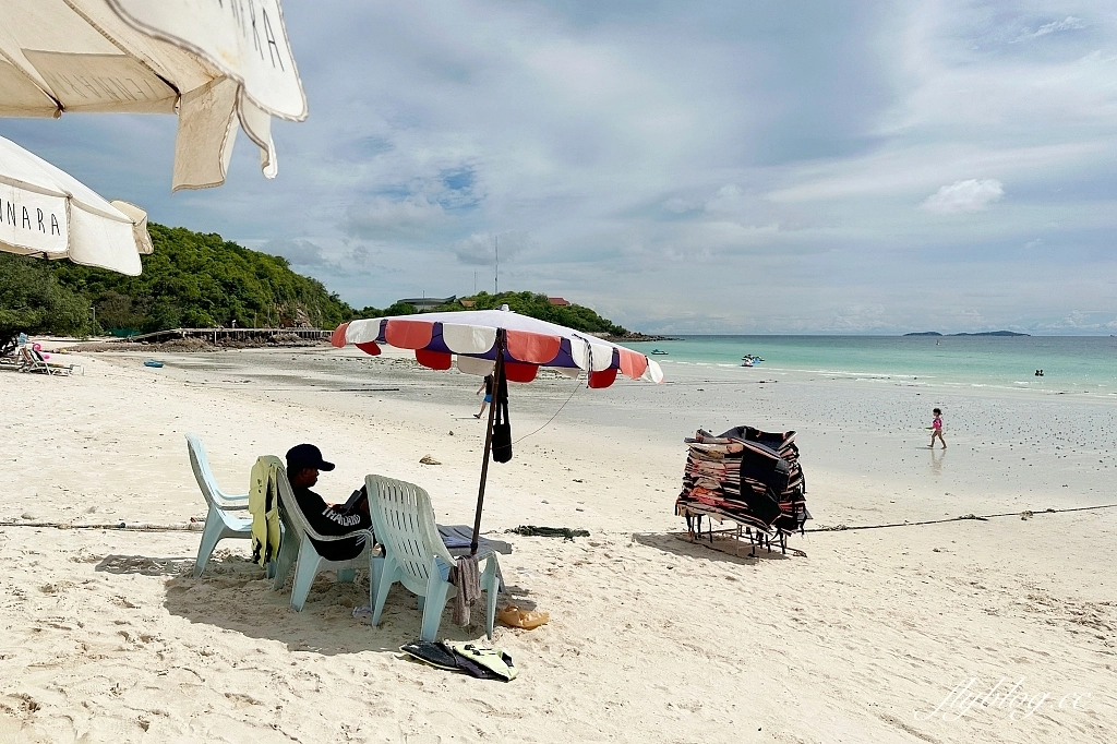 泰國芭達雅｜珊瑚島一日遊，格蘭島水上活動(拖曳傘、香蕉船、水上摩拖車)，空拍照片當天就可以拿 @飛天璇的口袋