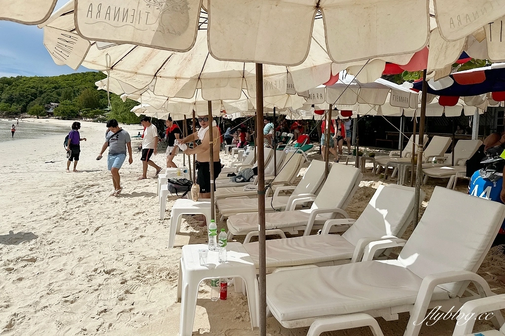 泰國芭達雅｜珊瑚島一日遊，格蘭島水上活動(拖曳傘、香蕉船、水上摩拖車)，空拍照片當天就可以拿 @飛天璇的口袋