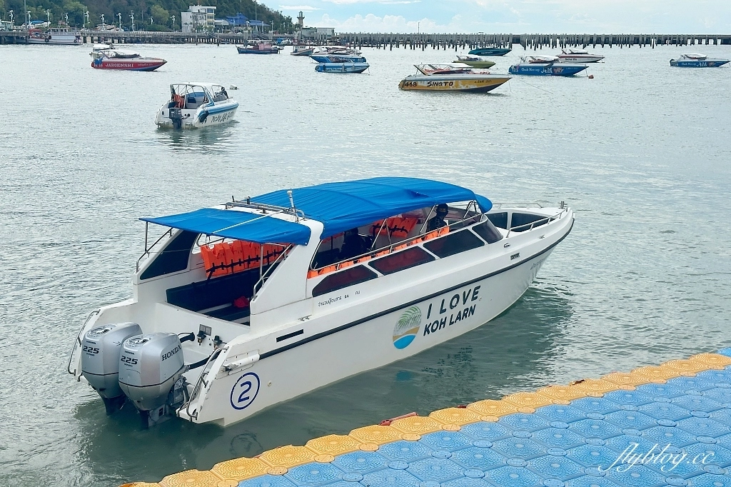 泰國芭達雅｜珊瑚島一日遊，格蘭島水上活動(拖曳傘、香蕉船、水上摩拖車)，空拍照片當天就可以拿 @飛天璇的口袋
