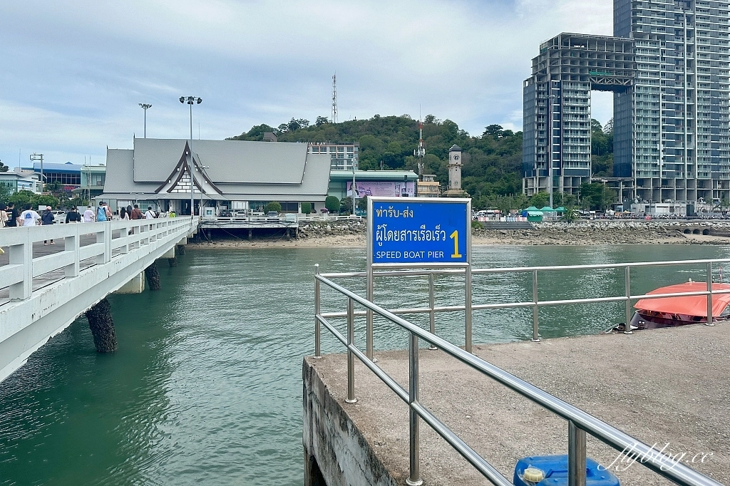 泰國芭達雅｜珊瑚島一日遊，格蘭島水上活動(拖曳傘、香蕉船、水上摩拖車)，空拍照片當天就可以拿 @飛天璇的口袋