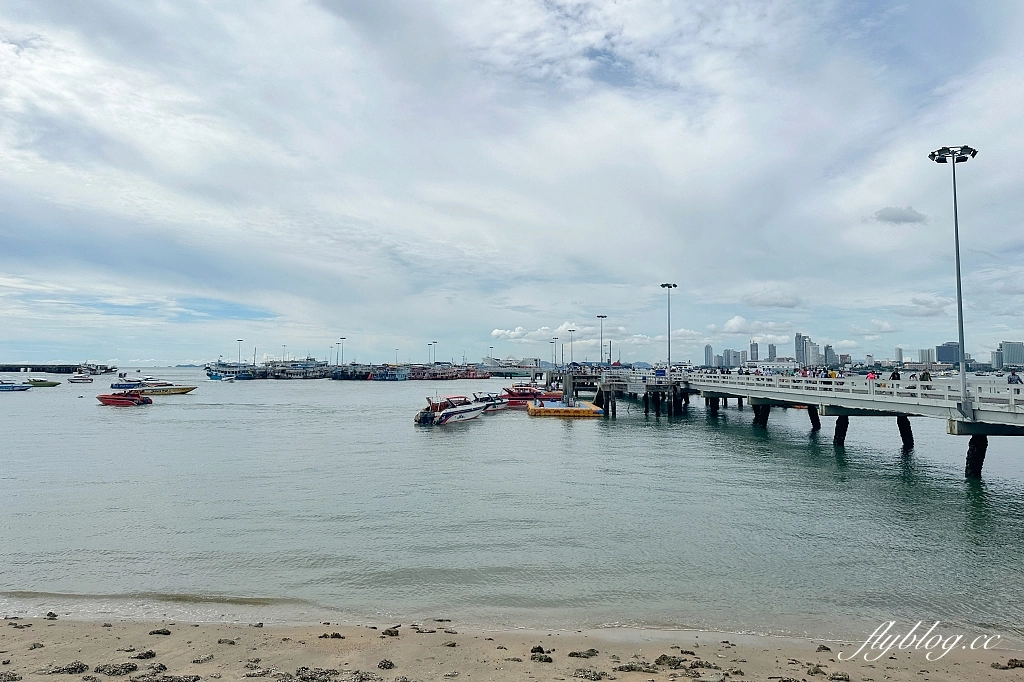 泰國芭達雅｜珊瑚島一日遊，格蘭島水上活動(拖曳傘、香蕉船、水上摩拖車)，空拍照片當天就可以拿 @飛天璇的口袋