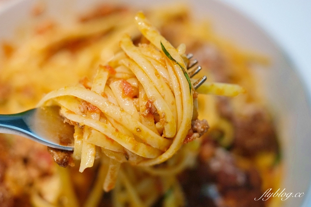 台中南屯｜貳樓秀泰文心店．未來城市森林風格造景，台中文心秀泰一樓早午餐 @飛天璇的口袋