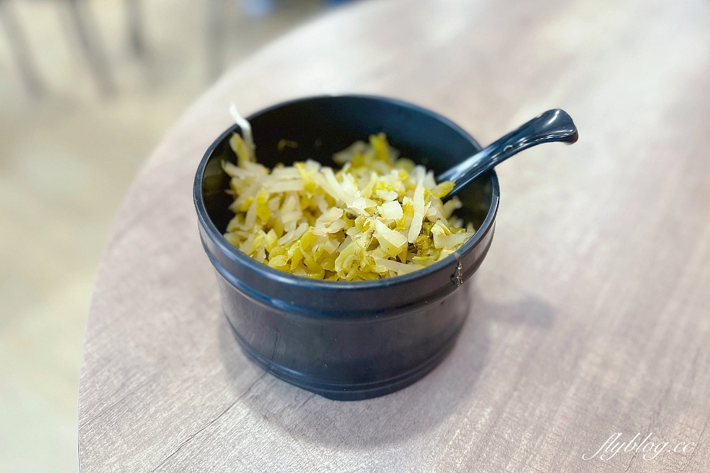 台中中區｜柳川東路米粉湯，搬家囉！第二市場好吃的米粉湯老店 @飛天璇的口袋