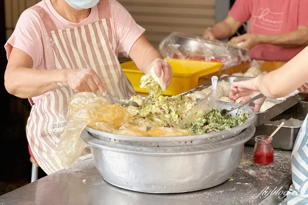 台中南屯｜大墩11街水煎包．每天只營業4小時，每天都在排隊的人氣水煎包 @飛天璇的口袋
