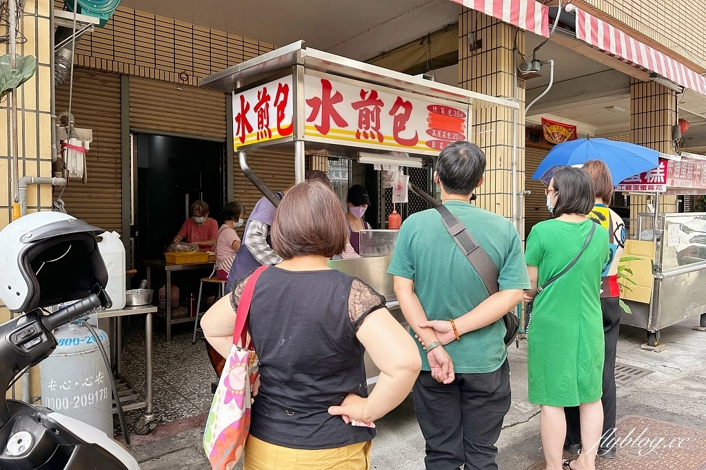 台中南屯｜大墩11街水煎包．每天只營業4小時，每天都在排隊的人氣水煎包 @飛天璇的口袋