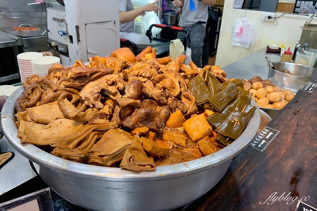 台中南屯｜竹仔腳麵食館，南屯老街40年老店，重新裝潢變得很文青 @飛天璇的口袋