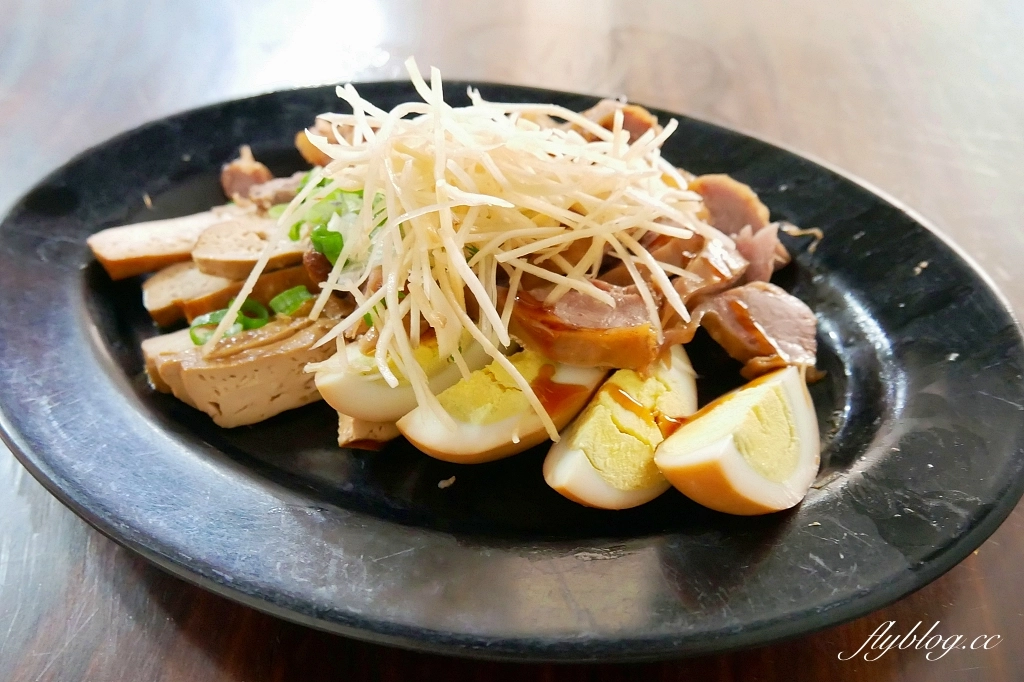 台中南屯｜竹仔腳麵食館，南屯老街40年老店，重新裝潢變得很文青 @飛天璇的口袋