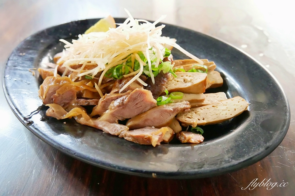 台中南屯｜竹仔腳麵食館，南屯老街40年老店，重新裝潢變得很文青 @飛天璇的口袋